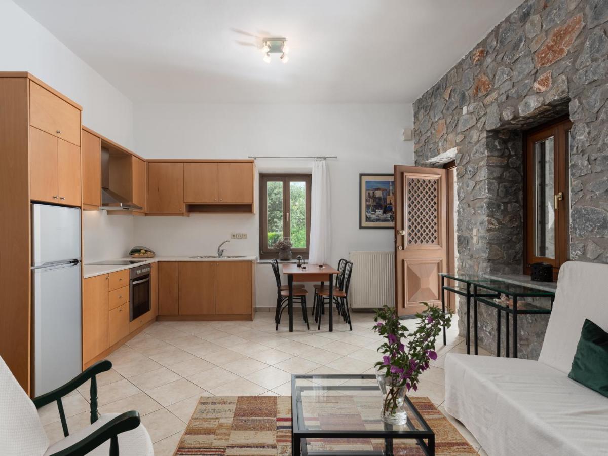 Aura Traditional Apartment Prinés エクステリア 写真
