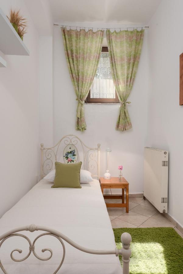 Aura Traditional Apartment Prinés エクステリア 写真